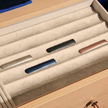 Ploom AURA front panels with Navy Blue Augmented Pattern and other color options.