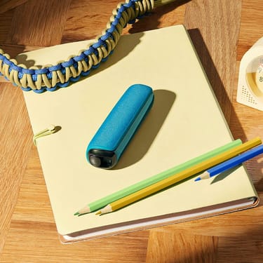 Ploom AURA Ocean Blue zadnja maska na notesuu