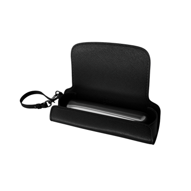 Bočni prikaz Jet Black solo futrole sa Ploom AURA uređajem i stikovima (nisu uključeni).